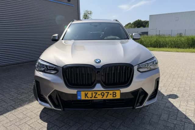 BMW iX3 (2022) thumbnail 3