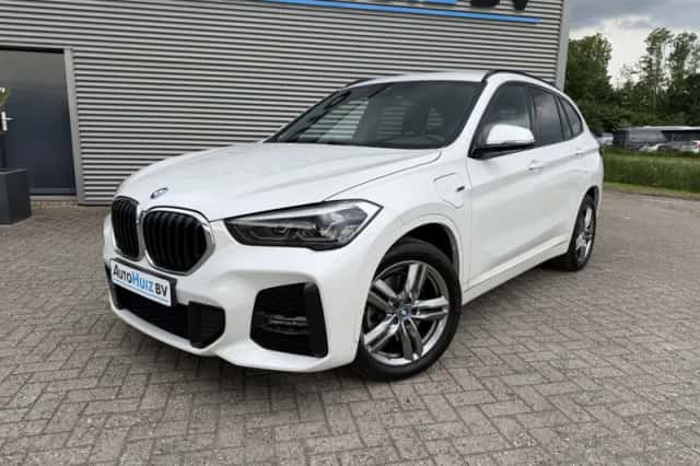 BMW X1 (2022) thumbnail 2