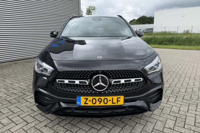 Mercedes-Benz GLA (2023) thumbnail 3