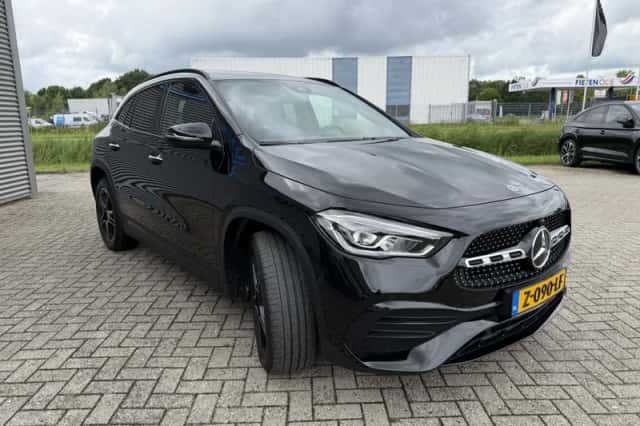 Mercedes-Benz GLA (2023) thumbnail 4