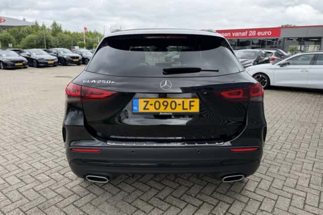 Mercedes-Benz GLA (2023) thumbnail 6