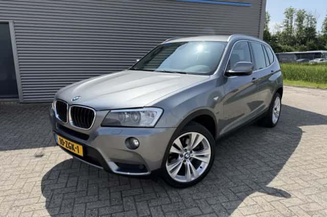 BMW X3 (2012) thumbnail 2