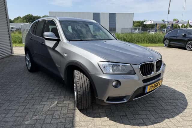 BMW X3 (2012) thumbnail 4