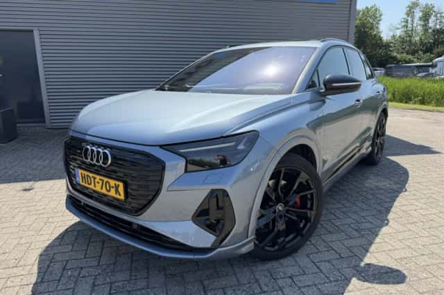 Audi Q4 e-tron (2021) thumbnail 2