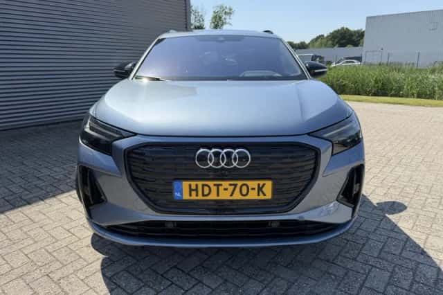 Audi Q4 e-tron (2021) thumbnail 3