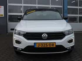 Volkswagen T-Roc (2019) thumbnail 2
