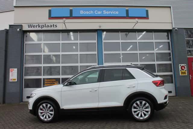 Volkswagen T-Roc (2019) thumbnail 3