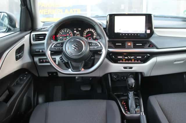 Suzuki Swift (2025) thumbnail 4