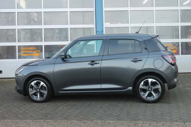 Suzuki Swift (2025) thumbnail 5