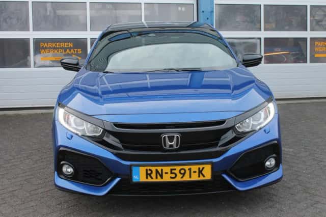 Honda Civic (2018) thumbnail 2