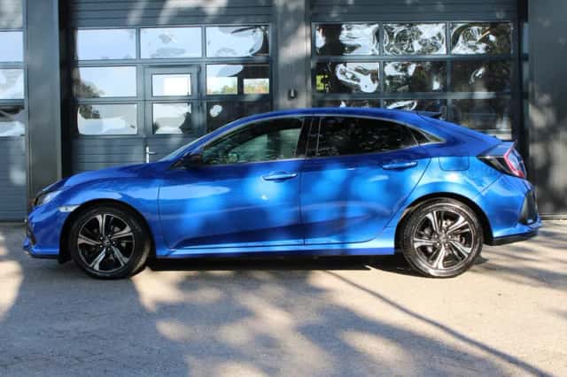 Honda Civic (2018) thumbnail 3