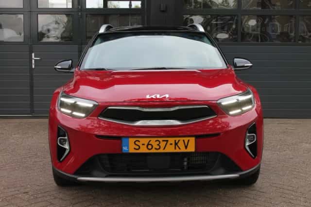 Kia Stonic (2023) thumbnail 2