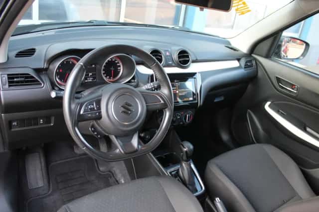 Suzuki Swift (2018) thumbnail 12