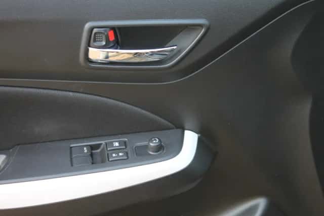 Suzuki Swift (2018) thumbnail 13