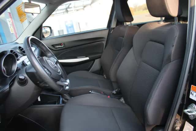 Suzuki Swift (2018) thumbnail 14
