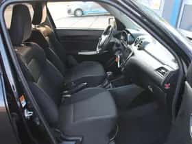 Suzuki Swift (2018) thumbnail 17