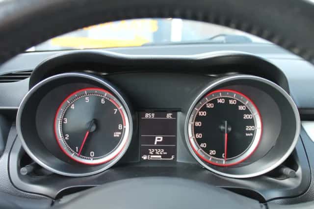 Suzuki Swift (2018) thumbnail 22