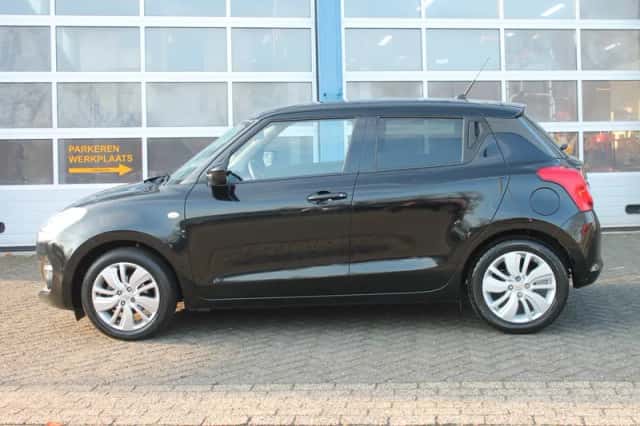 Suzuki Swift (2018) thumbnail 4