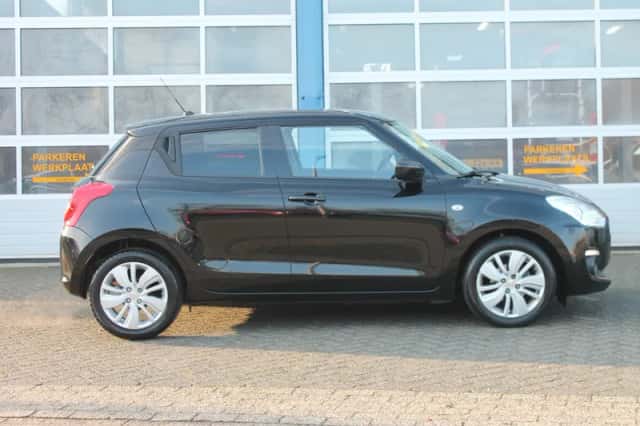 Suzuki Swift (2018) thumbnail 7