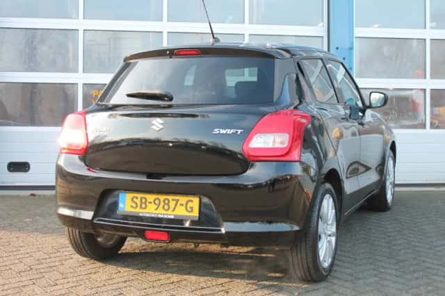 Suzuki Swift (2018) thumbnail 8