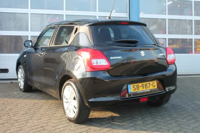 Suzuki Swift (2018) thumbnail 9