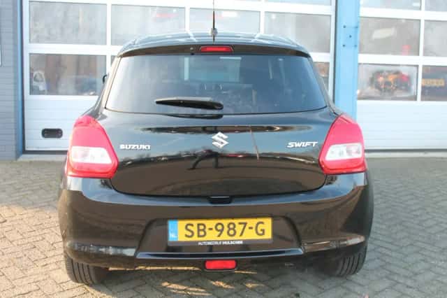 Suzuki Swift (2018) thumbnail 10