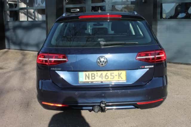 Volkswagen Passat (2017) thumbnail 11