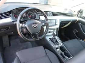 Volkswagen Passat (2017) thumbnail 14