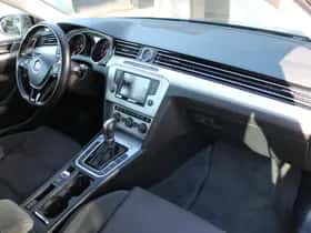 Volkswagen Passat (2017) thumbnail 21
