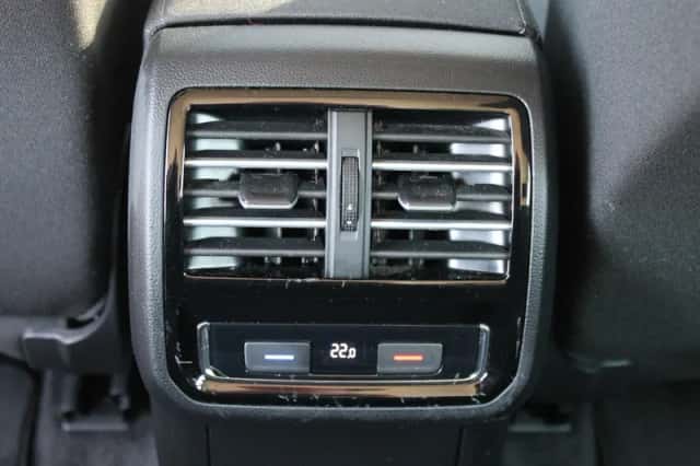 Volkswagen Passat (2017) thumbnail 22