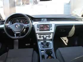 Volkswagen Passat (2017) thumbnail 23