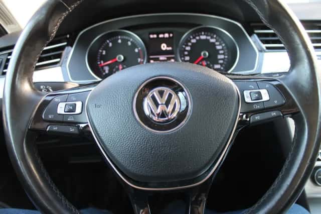 Volkswagen Passat (2017) thumbnail 25