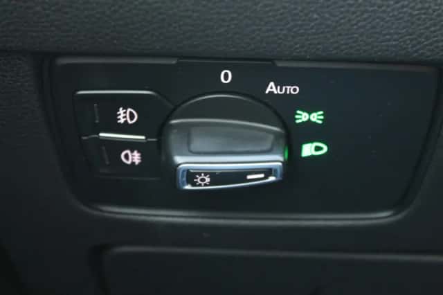 Volkswagen Passat (2017) thumbnail 28