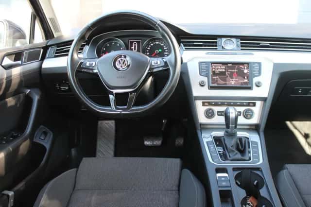 Volkswagen Passat (2017) thumbnail 4