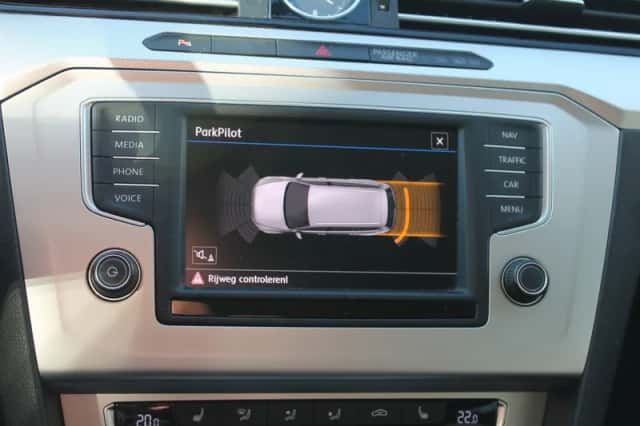 Volkswagen Passat (2017) thumbnail 31