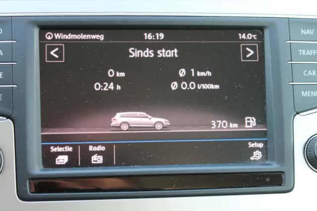 Volkswagen Passat (2017) thumbnail 35