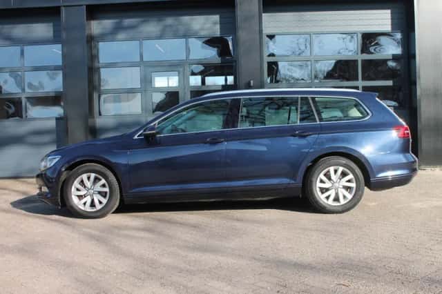 Volkswagen Passat (2017) thumbnail 5