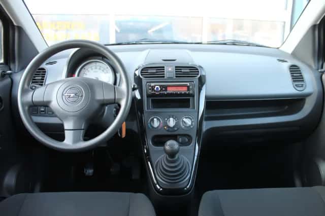 Opel Agila (2009) thumbnail 4
