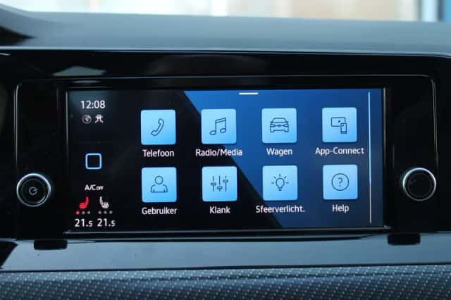 Volkswagen Golf (2021) thumbnail 32