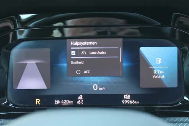 Volkswagen Golf (2021) thumbnail 40
