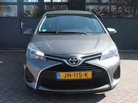 Toyota Yaris (2016) thumbnail 2