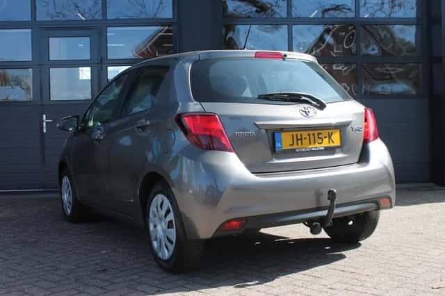 Toyota Yaris (2016) thumbnail 11