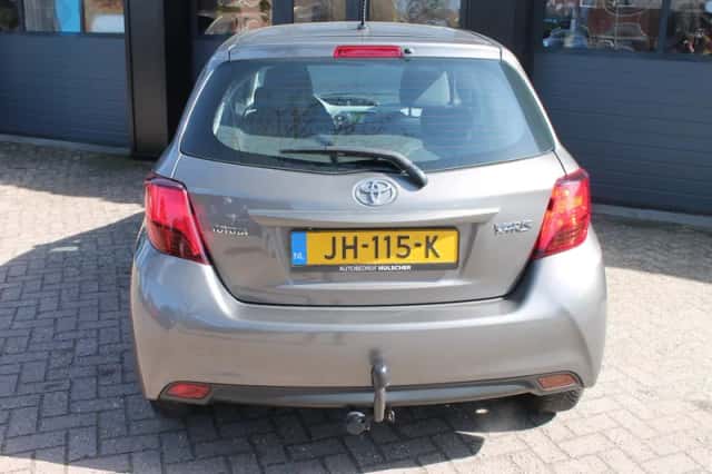 Toyota Yaris (2016) thumbnail 12