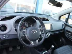 Toyota Yaris (2016) thumbnail 17