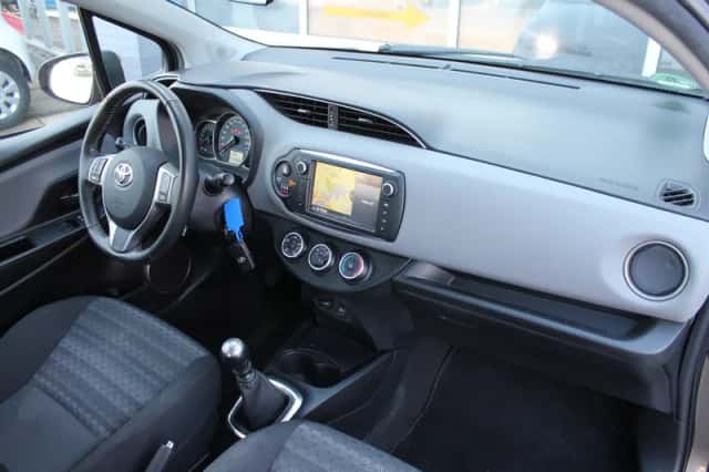 Toyota Yaris (2016) thumbnail 20