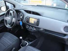 Toyota Yaris (2016) thumbnail 20