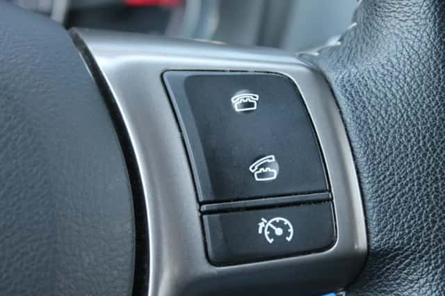 Toyota Yaris (2016) thumbnail 25