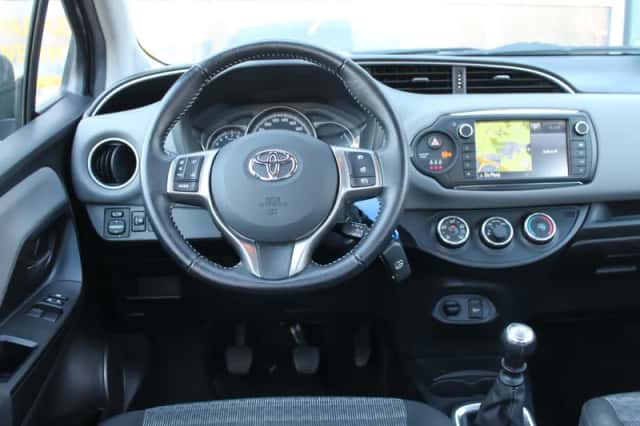Toyota Yaris (2016) thumbnail 4
