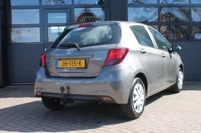 Toyota Yaris (2016) thumbnail 10
