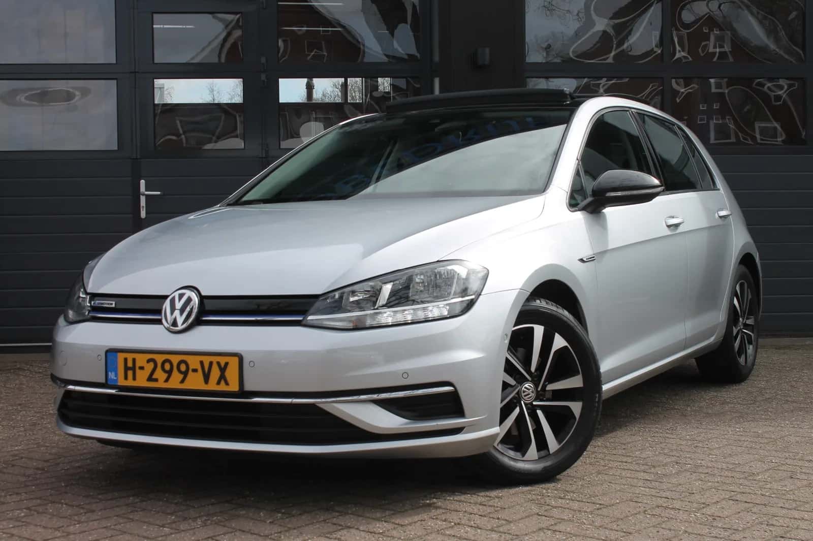 Volkswagen Golf (2020) — foto 1